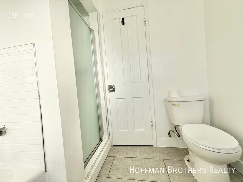 Building Photo - 5447 1/2 Harold Way