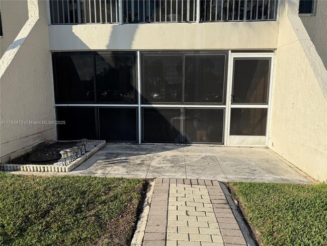 Building Photo - 120 Lakeview Dr
