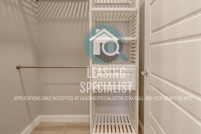 Building Photo - AMAZING NORMAN HOME AVAILABLE TO PRE-LEASE...