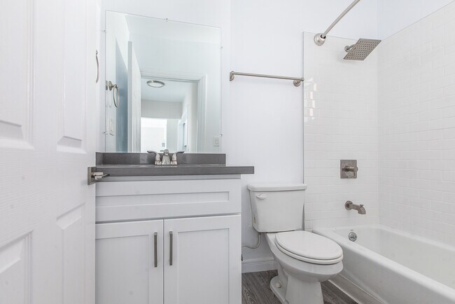 Building Photo - 3807 1/4 W Adams Blvd-