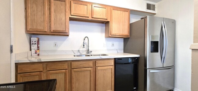 Building Photo - 154 N Hibbert