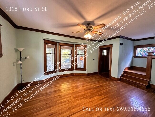 Building Photo - Eastown Three Bedroom Clean Home