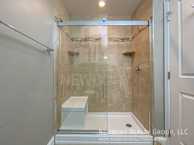 Building Photo - 147 Banksville Pl