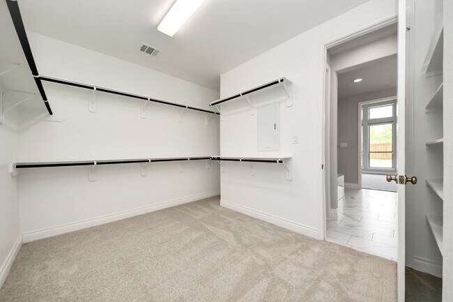 Building Photo - 28045 Woodland Bend Way