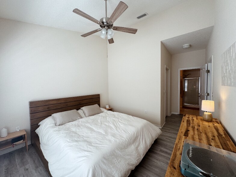 Building Photo - 2137 Winterset Dr