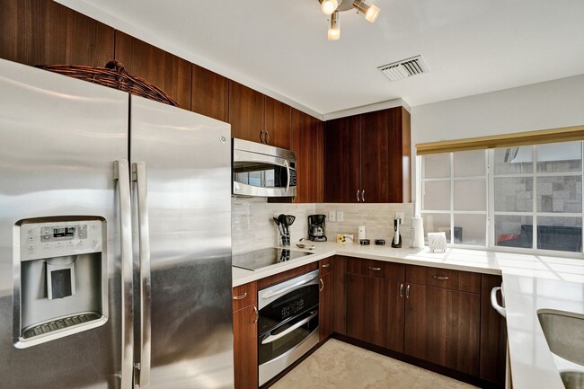 Building Photo - Gorgeous Penthouse Unit One Block from the...