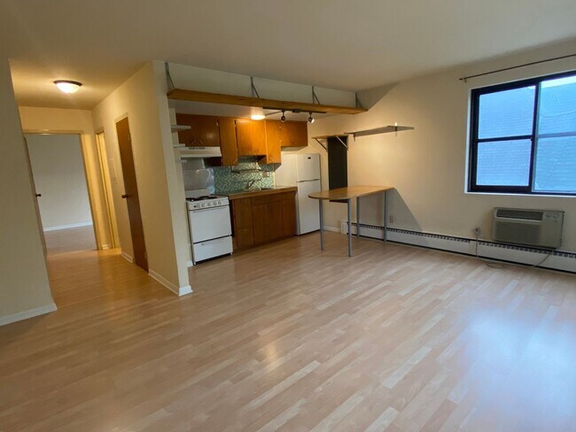 Interior Photo - 415 Wisconsin Ave