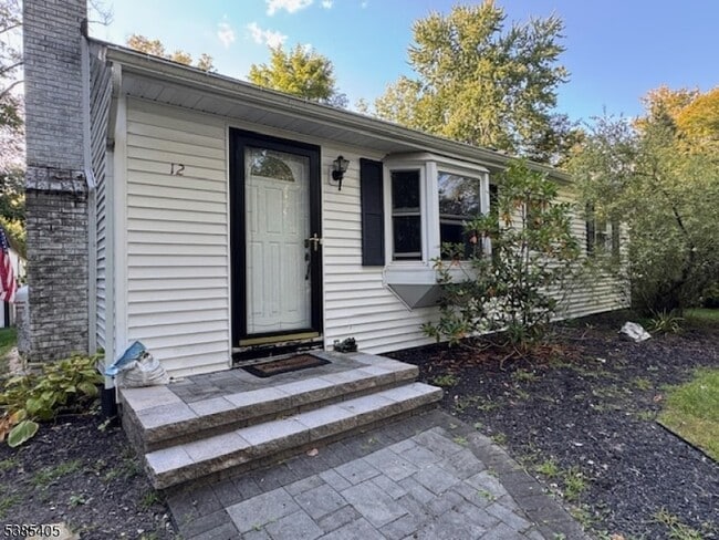 Primary Photo - 12 Upper Lake Dr
