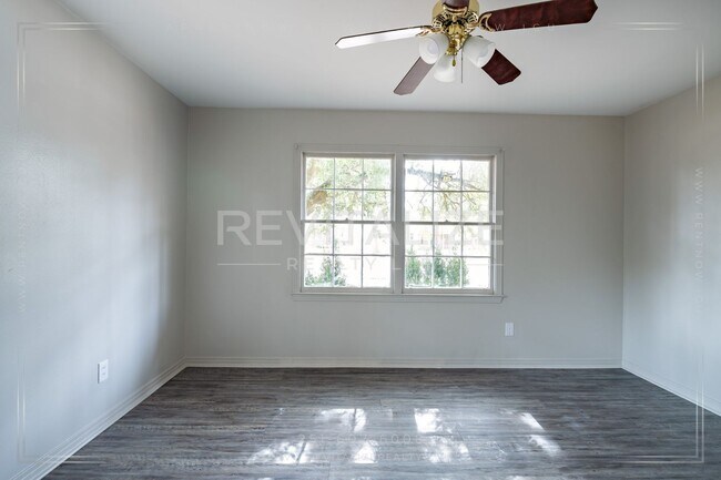 Building Photo - Beautiful 3 Bedroom/1 Bathroom Home in Mobile!