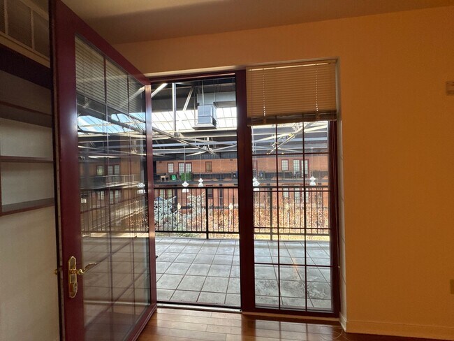 Building Photo - Lehigh Riverport 2 Bedroom Condo