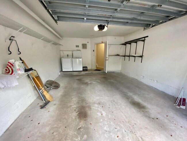 Building Photo - 800 Crestwood Blvd S