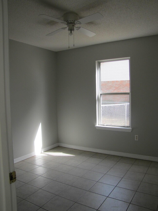 Building Photo - 2809 Geronimo Dr