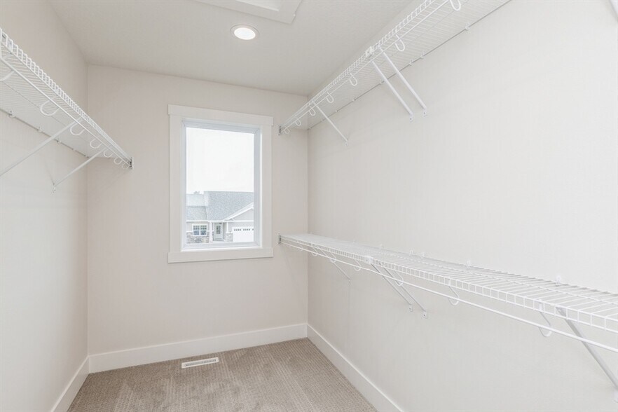 Building Photo - 915 Henryson St
