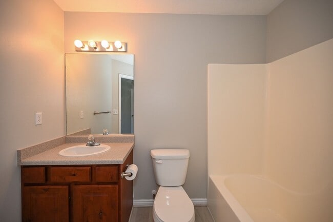 Building Photo - Beautiful 3 Bedroom Condo in Amazing Locat...