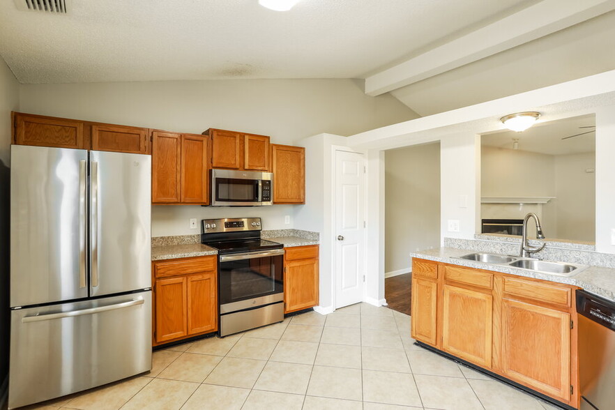 Building Photo - 8063 MacDougall Dr E