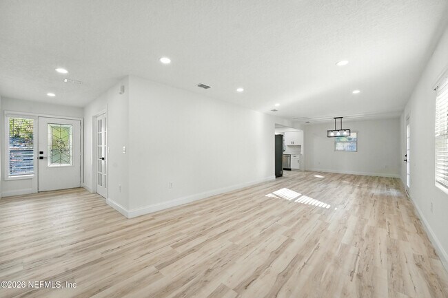 Building Photo - 2915 Holly Bay Rd