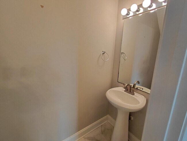 Building Photo - 300 Hampton Forest Dr