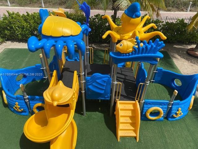 Building Photo - 6039 Collins Ave