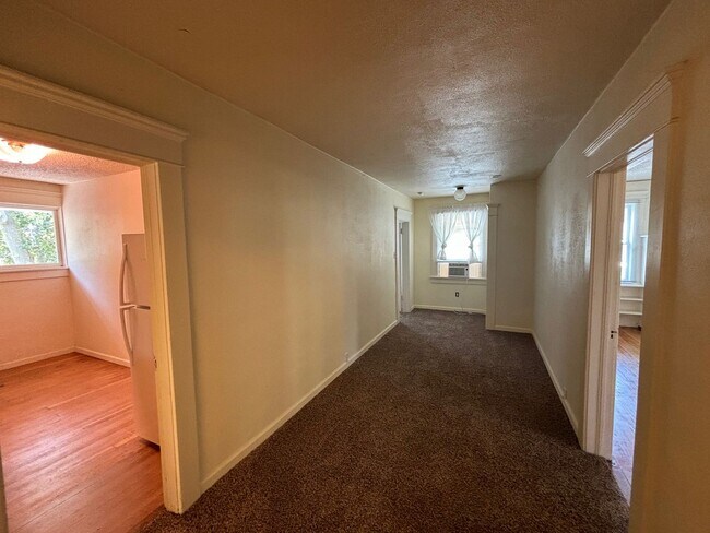 Building Photo - 2301 W Regan Ave