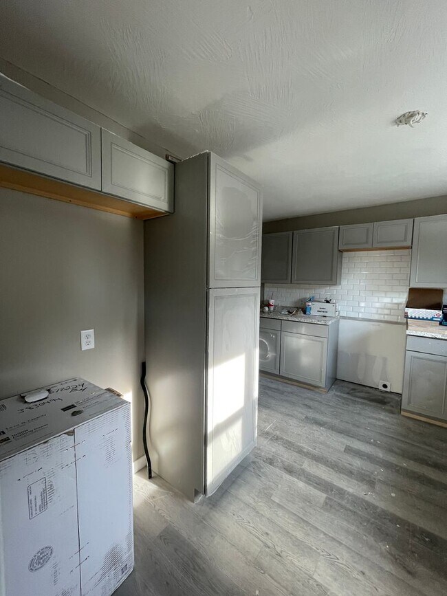 Building Photo - Updated and Located near Mercy Hospital!  ...
