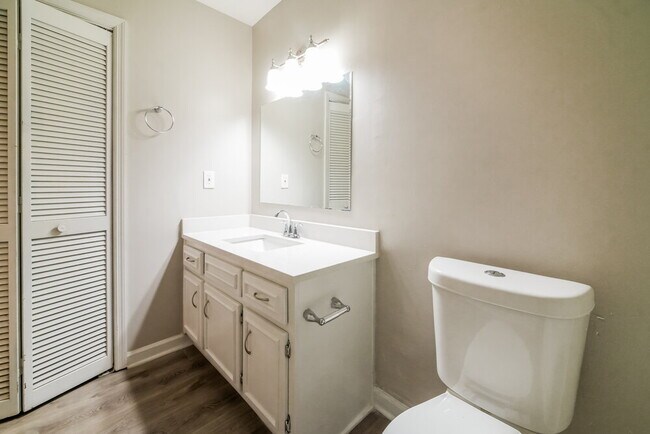 Building Photo - 1640 Clearstone Dr