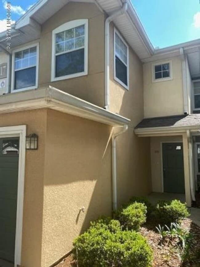 Building Photo - Move in ready 3/2.5 Condo available NOW