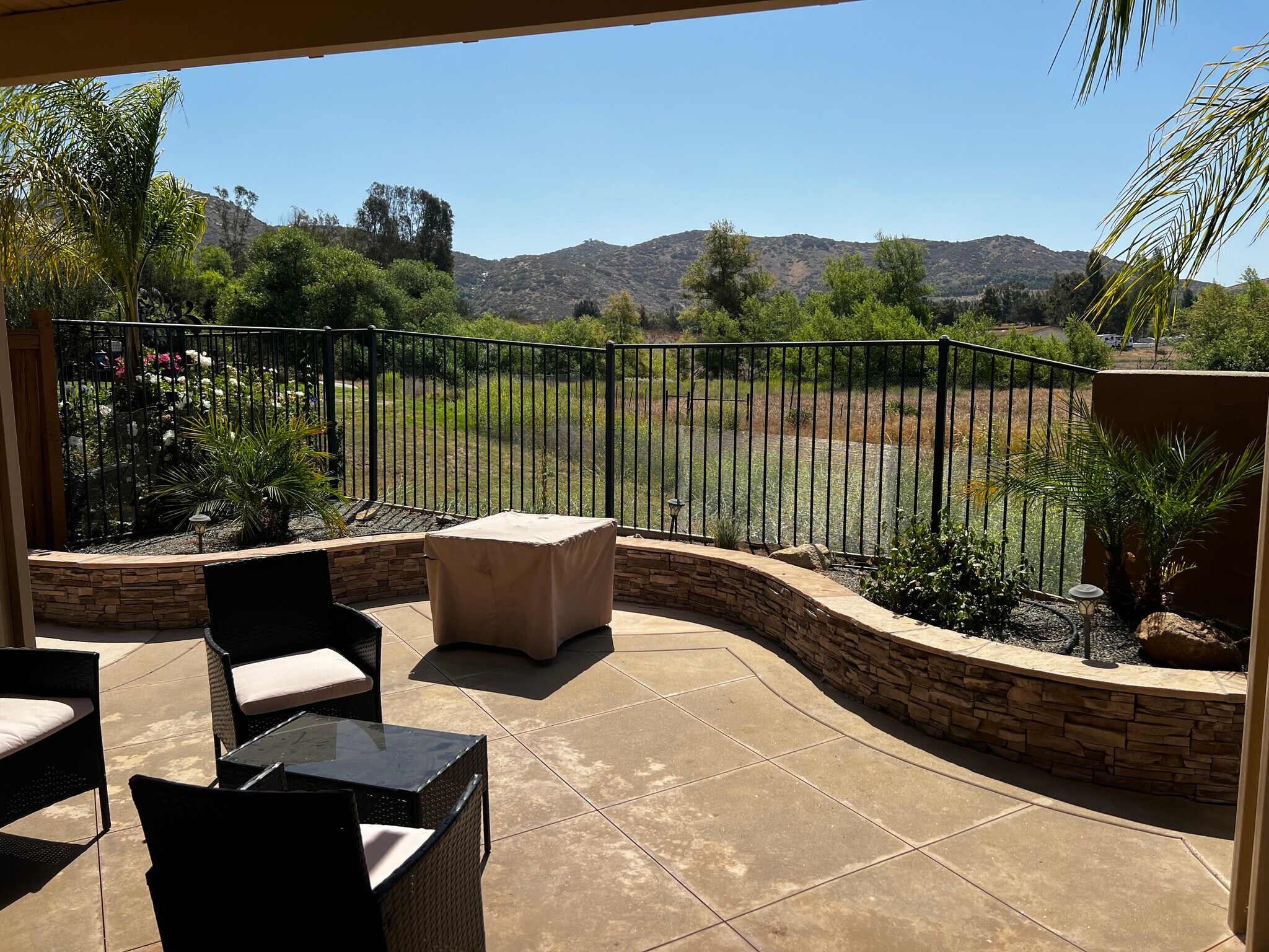 Building Photo - 2476 Fallbrook Pl