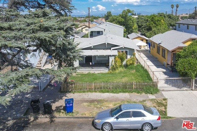 Building Photo - 229 E 85th St