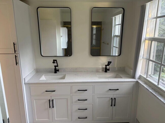 Building Photo - 11077 Longboat Dr