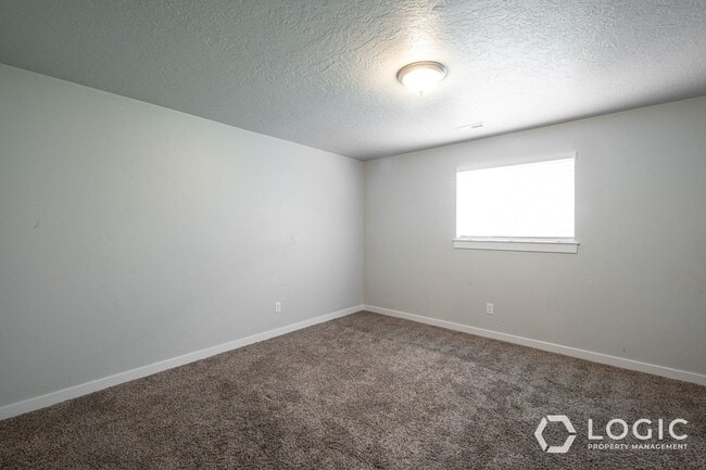 Building Photo - 138 S 300 W