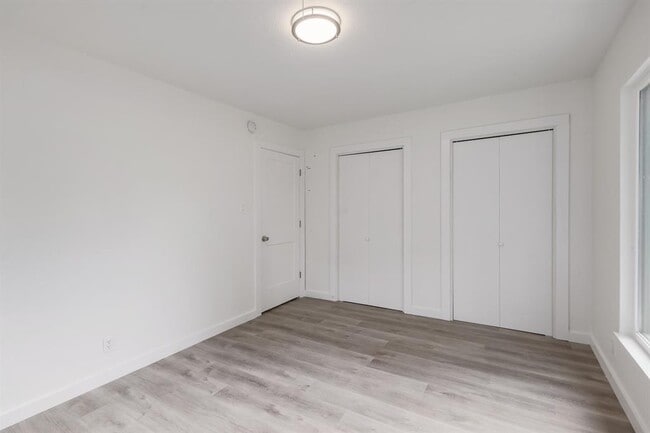Building Photo - 3300 Catalina Dr