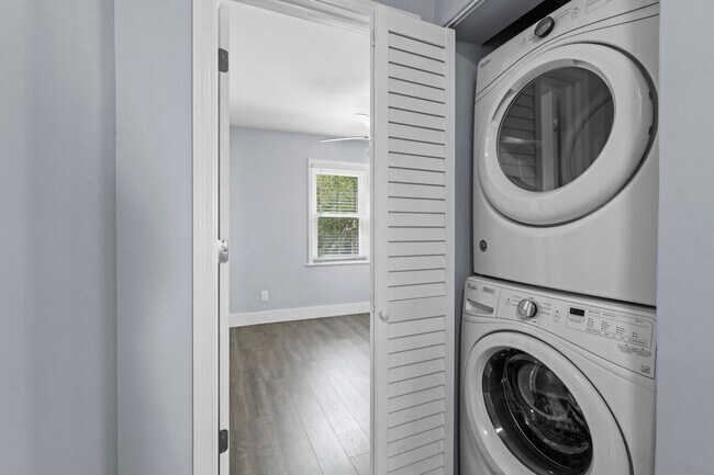 Building Photo - Beautiful 2 bedroom, 1 bath home near Downtown Durham, High-end Finishes and fenced-in backyard!