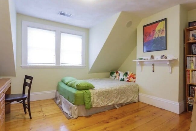 Building Photo - 3 Hagar St