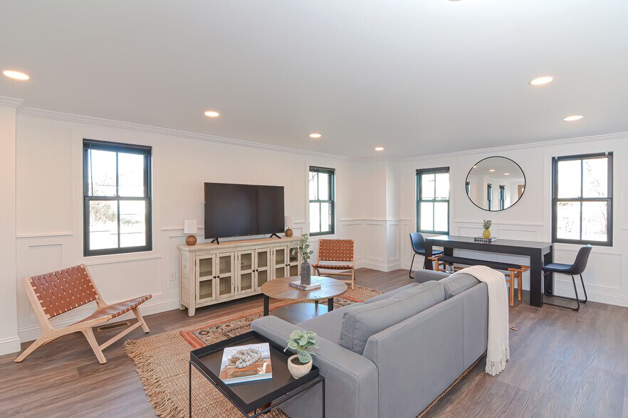 Building Photo - 29 Lion St