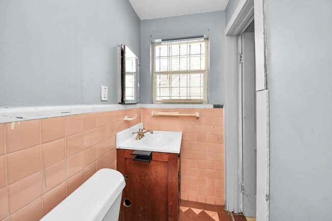 Building Photo - 3319 Holman St