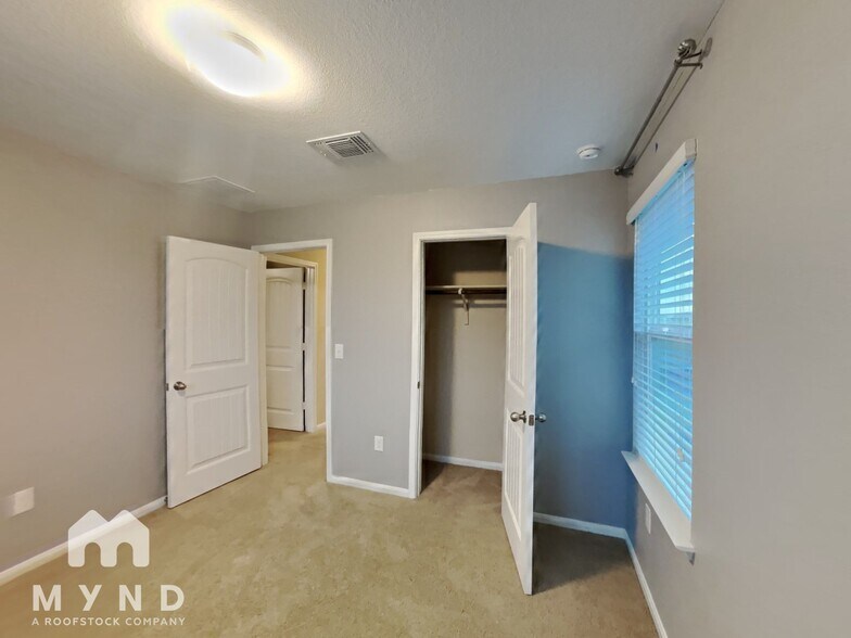 Building Photo - 12213 Waterford Run Way