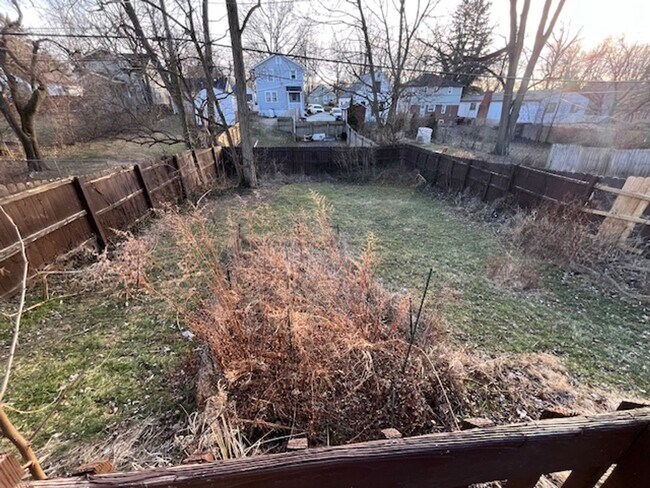 Building Photo - 125-131 Chase Rd