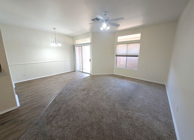 Building Photo - 3 Bedroom Townhome at Townes at Southpark ...