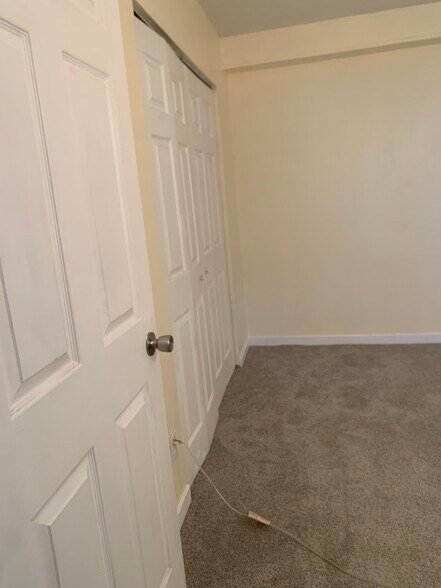 Building Photo - 225 E 8th Ave