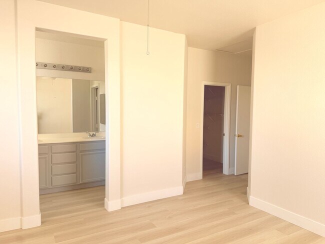 Building Photo - 3bd/2bath Single Story Home!