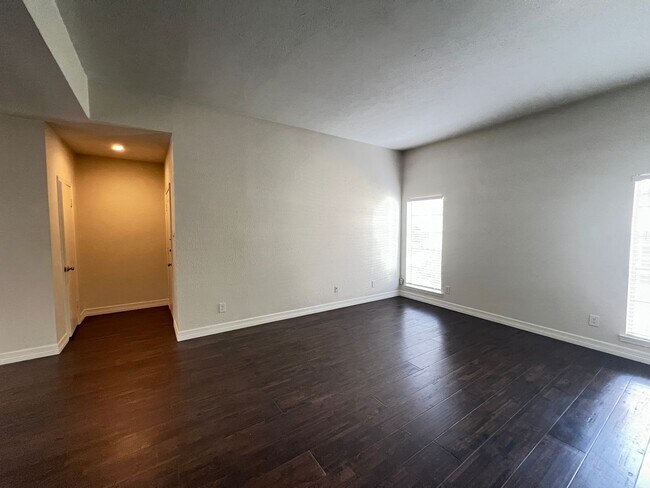 Building Photo - 10432 High Hollows Dr