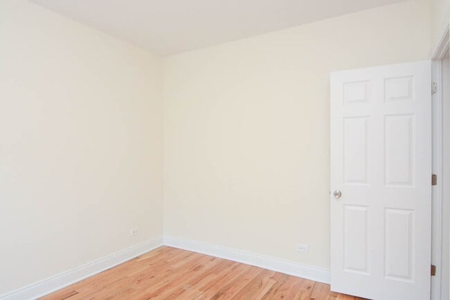 Building Photo - 631 W Cornelia