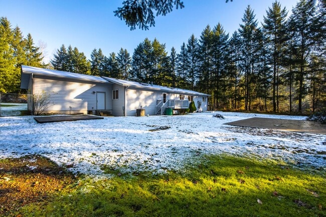 Building Photo - Immaculately maintained rambler in Sammamish with huge yard!!