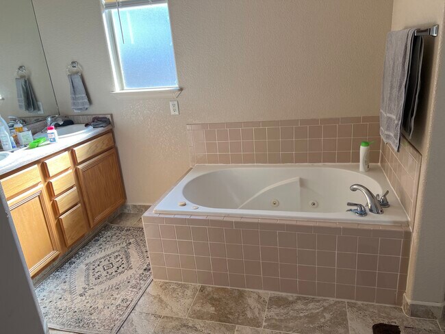 Building Photo - 2902 Quasar Dr