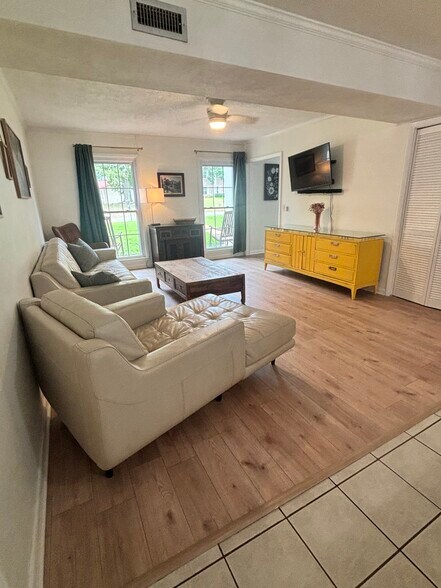 Living Room - 400 Colonial Dr