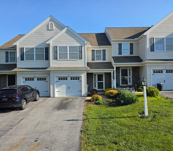 Building Photo - 52 Bradford Dr