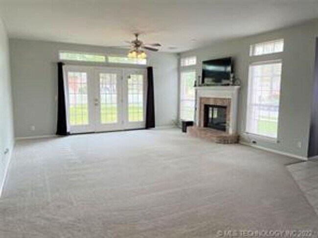 Building Photo - Beautifully kept 1.5 story home with 3 lg bedrooms (game room could be a 4th bedroom).