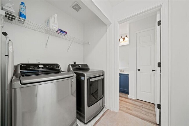 Building Photo - 151 Nacoochee Way