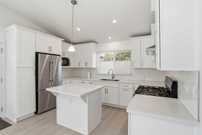 Building Photo - Just Built Two Bedroom Property!