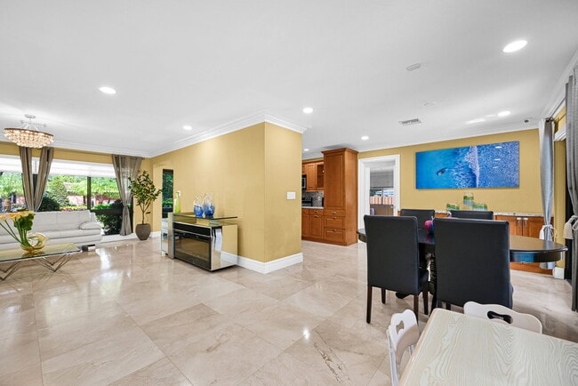 Building Photo - 836 Orchid Dr